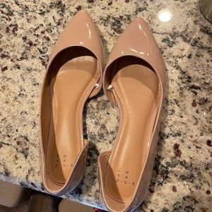 Nude flat shoes